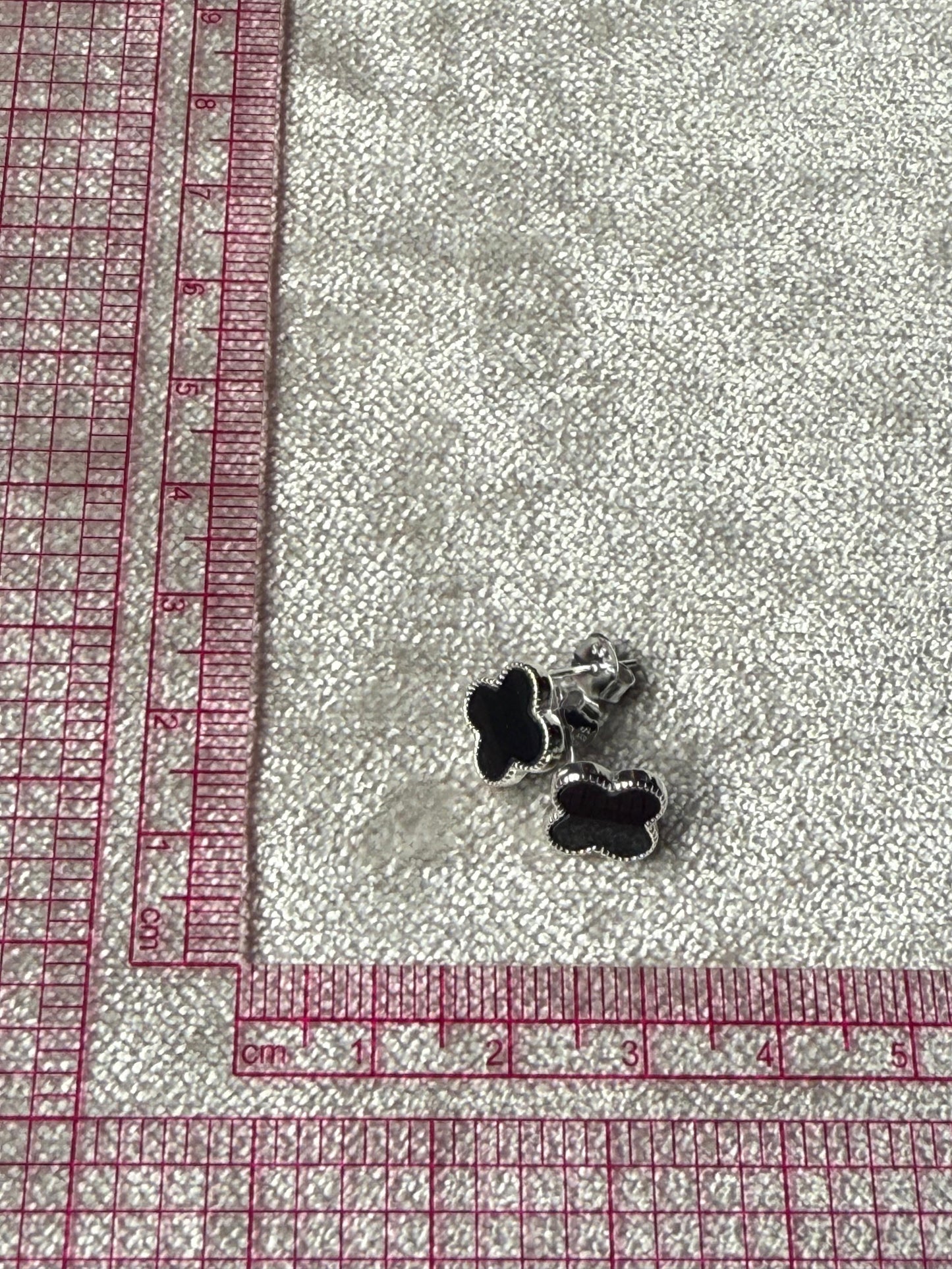 Black Agate Clover Leaf Stud