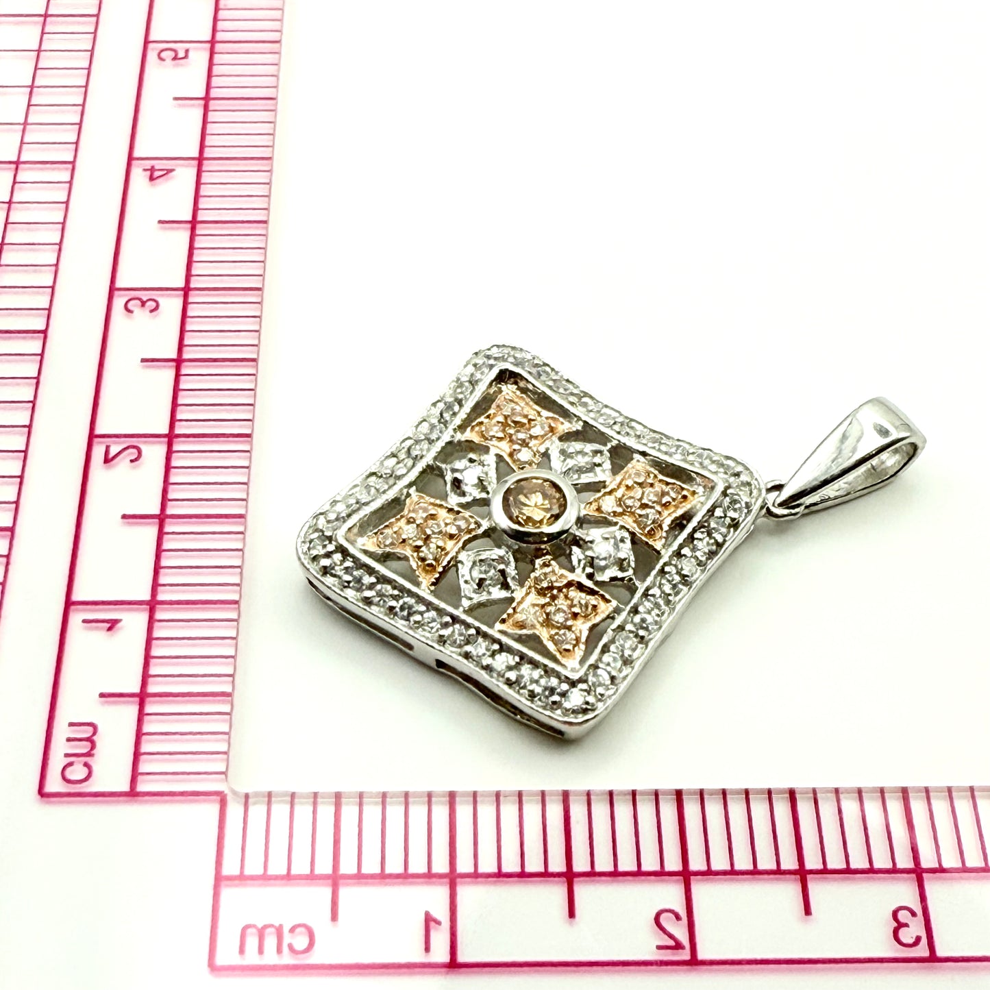 925 Sterling Silver Bicolor Semi-precious Lattice Rhombus Pendant