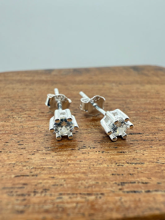 3mm 6 Claw Studs
