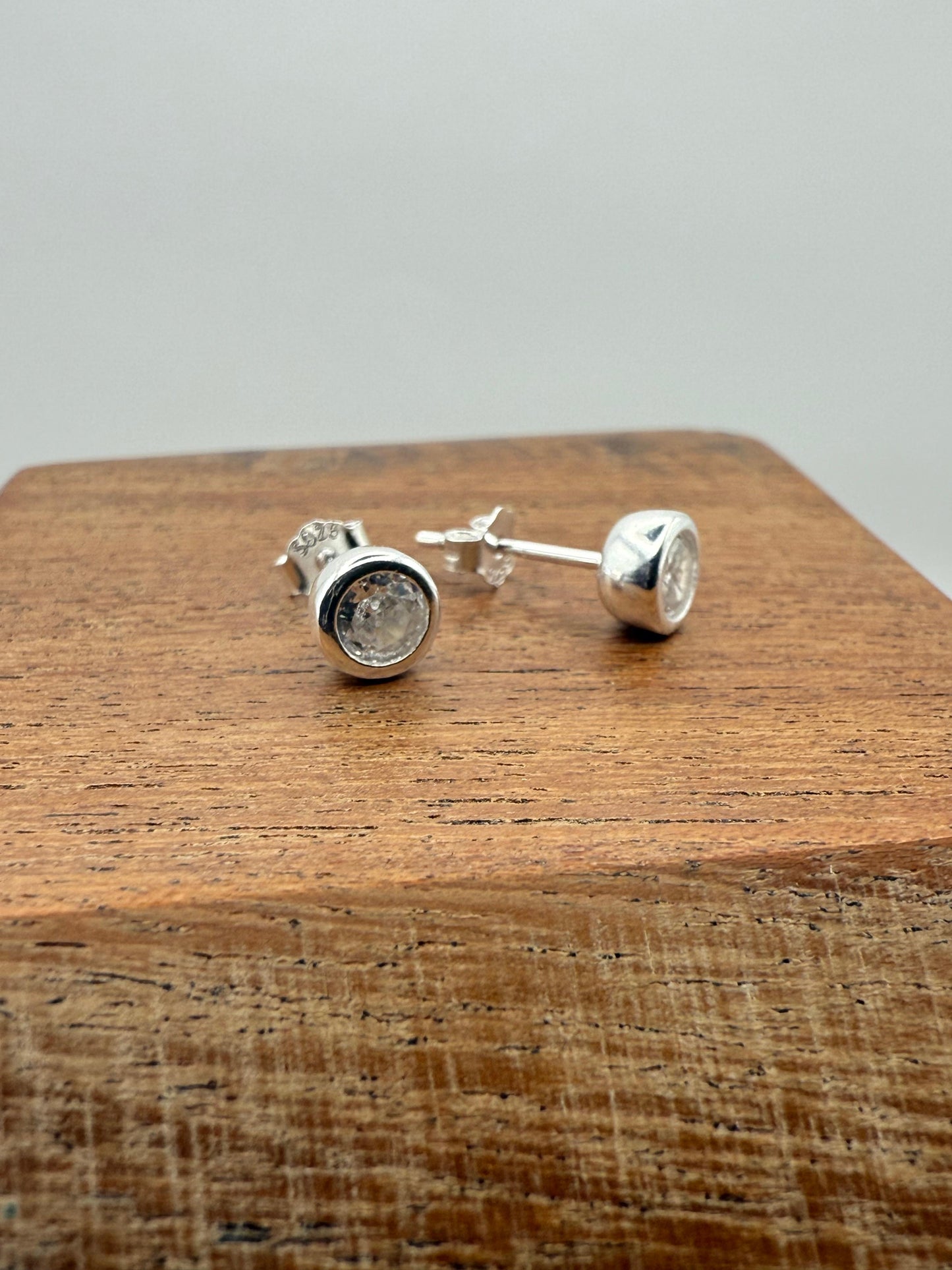 4mm RND Tube C/Z Stud