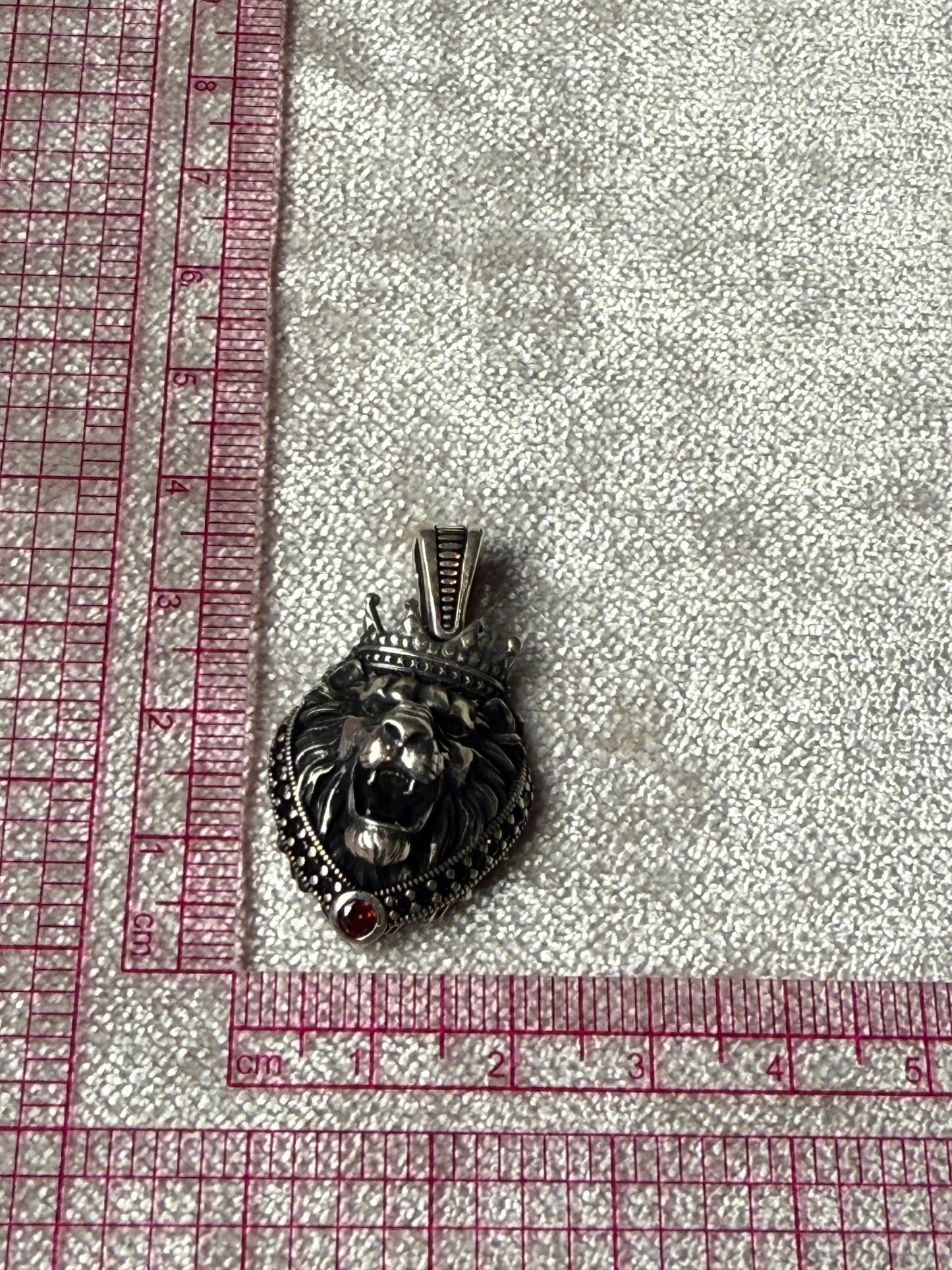 Lion Crown 5mm Pendant