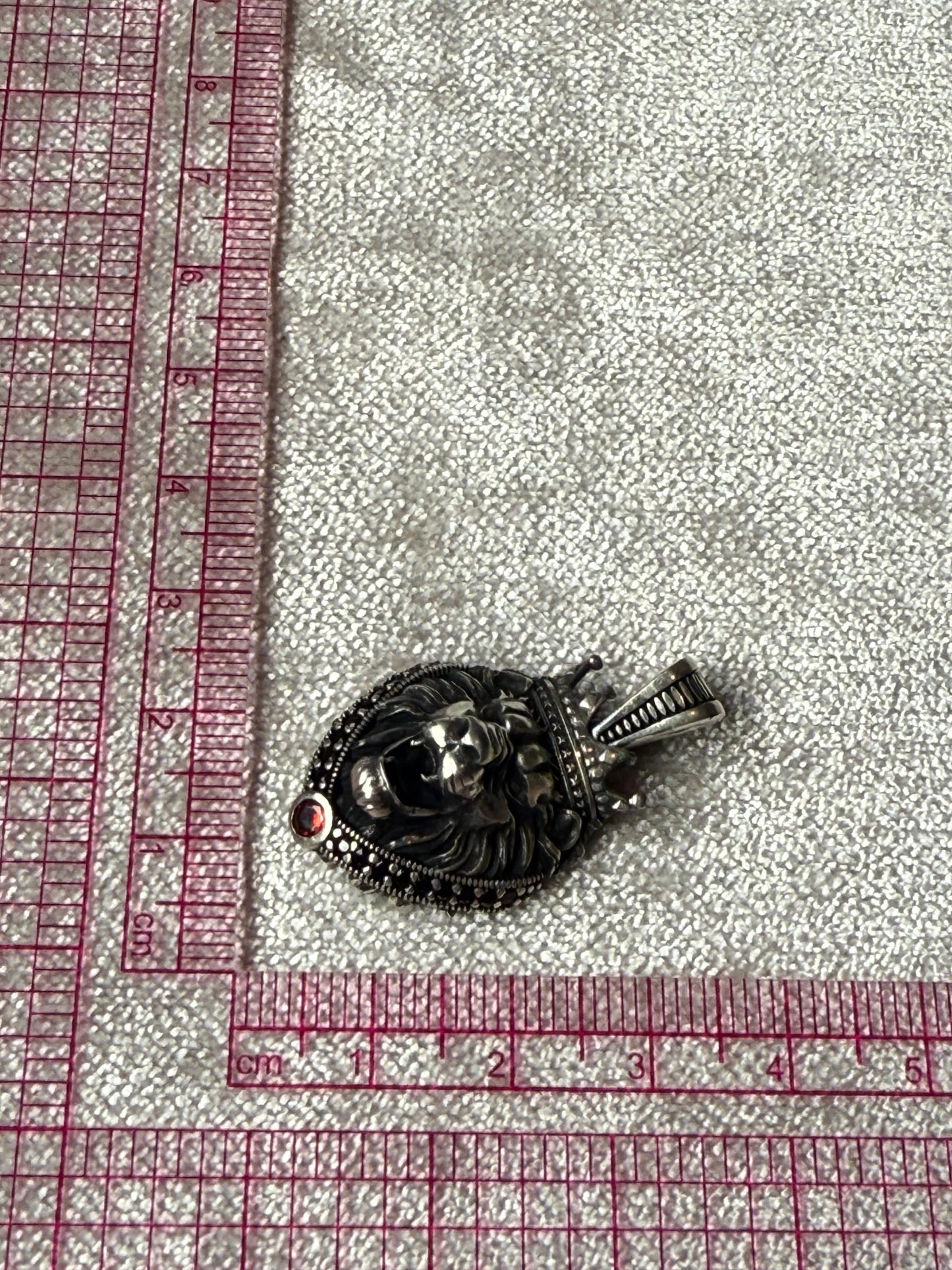 Lion Crown 5mm Pendant