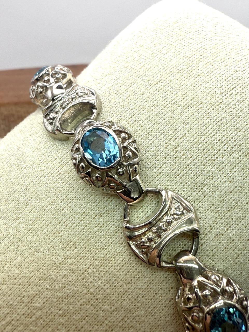 925 Sterling Silver Bulky Sky Blue Topaz 19cm Bracelet