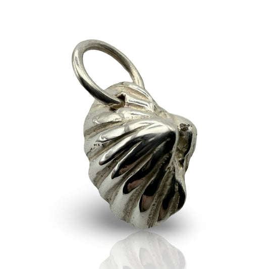 925 Sterling Silver Clam Pendant