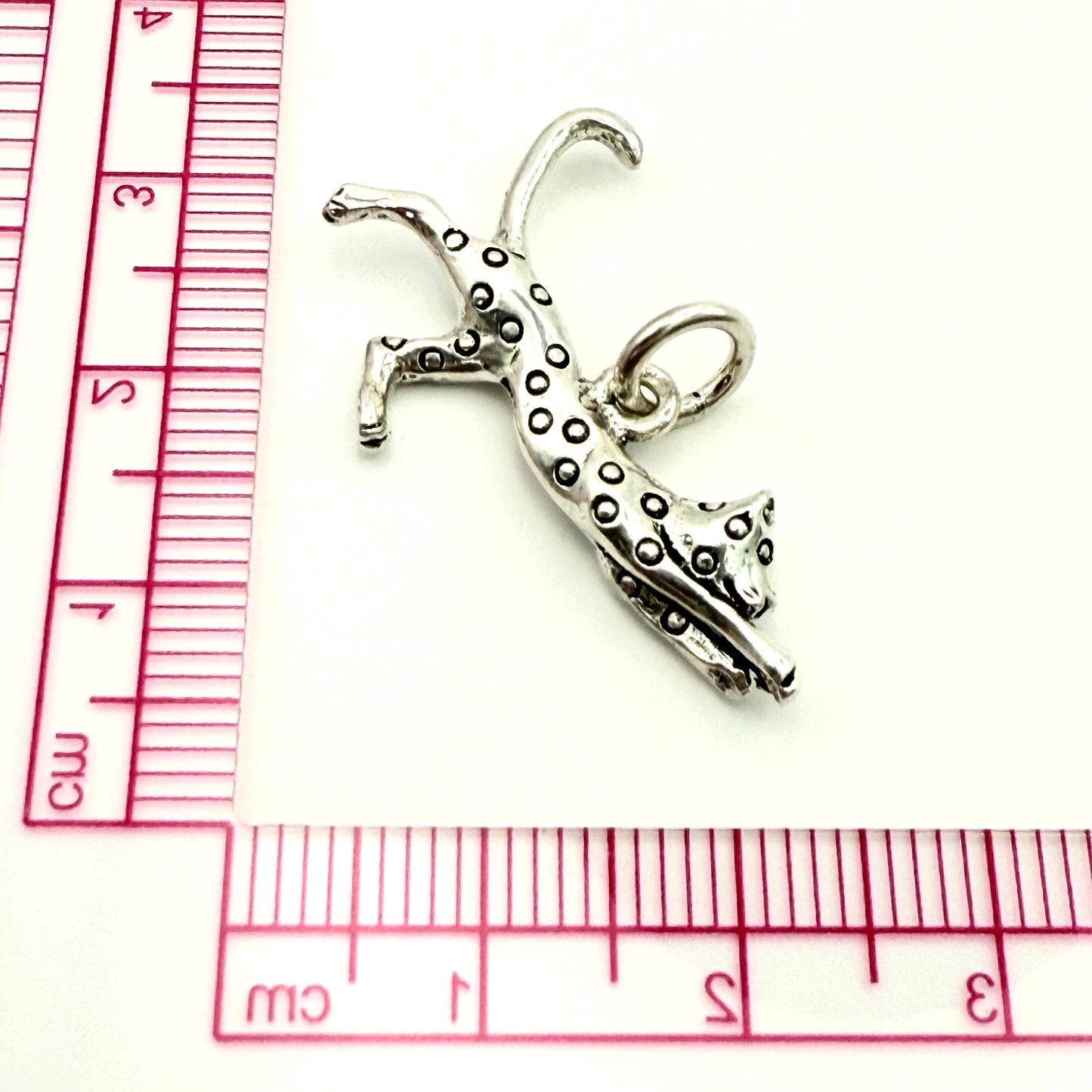 925 Sterling Silver Stretching Leopard Charm/ Pendant