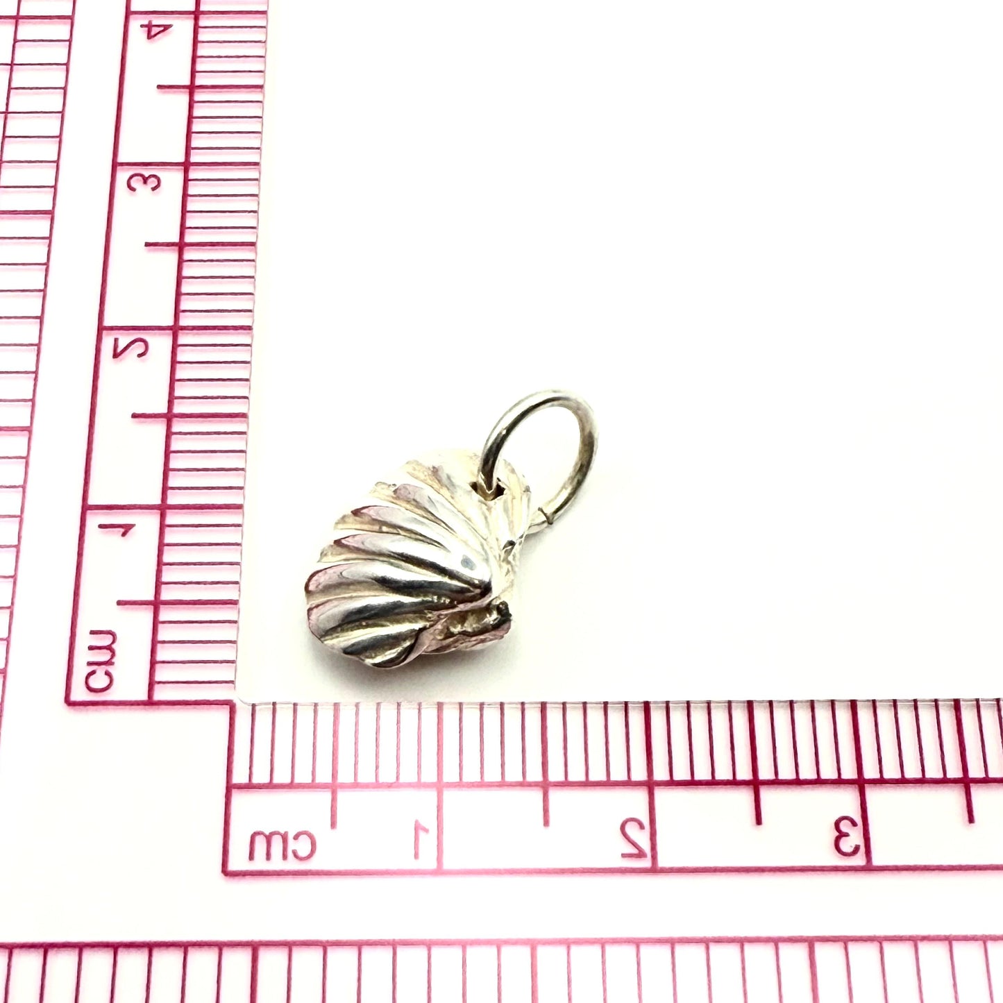 925 Sterling Silver Clam Pendant